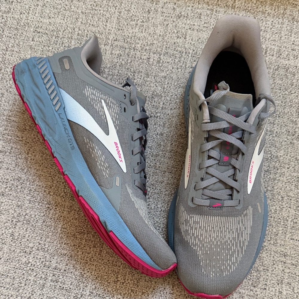 Brooks Women's Gray and Pink Athletic Shoes